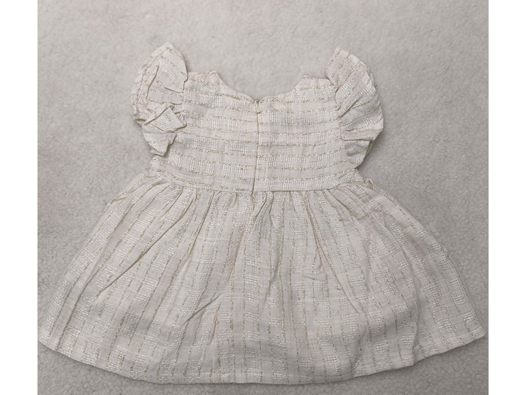 سارافون دخترانه رنگ شیری طرح نقلی راه دار بغل دکمه