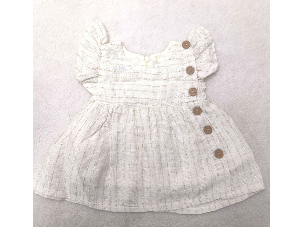 سارافون دخترانه رنگ شیری طرح نقلی راه دار بغل دکمه