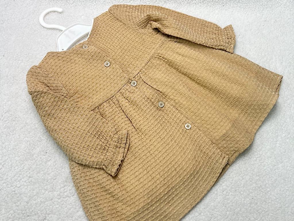 پیراهن دخترانه نخودی رنگ  جلو سینه گیپور پاپیون دار نیوبرن New Born