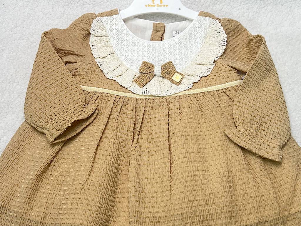 پیراهن دخترانه نخودی رنگ  جلو سینه گیپور پاپیون دار نیوبرن New Born