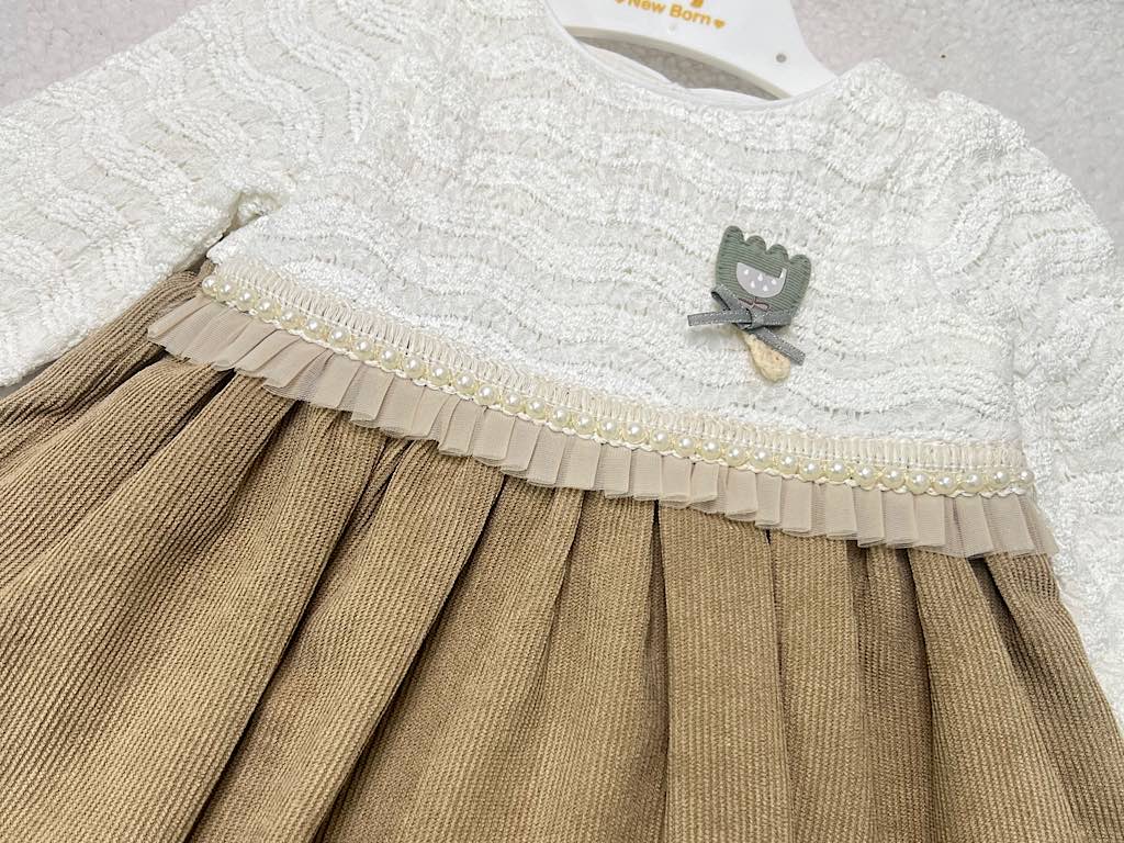 پیراهن دخترانه مخمل نسکافه ای  بالا تنه گیپور مروارید دوزی شده  نیو برن new born