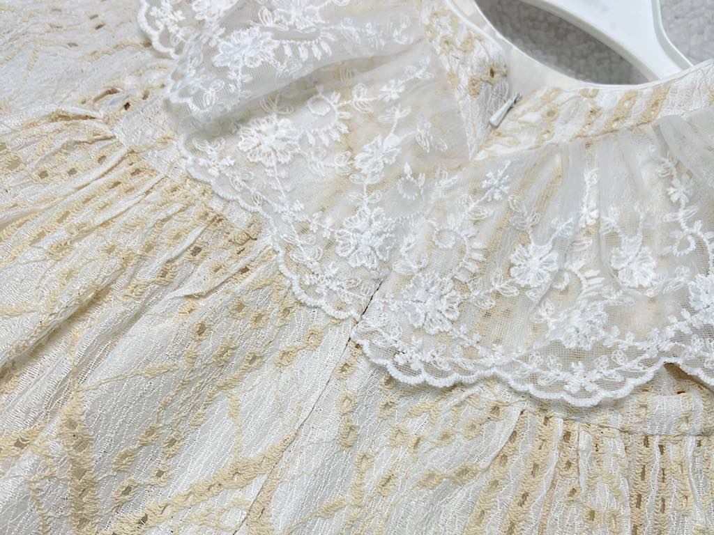 پیراهن دانتل  دخترانه کرم رنگ جلو سینه تور دار نیوبرن New Born