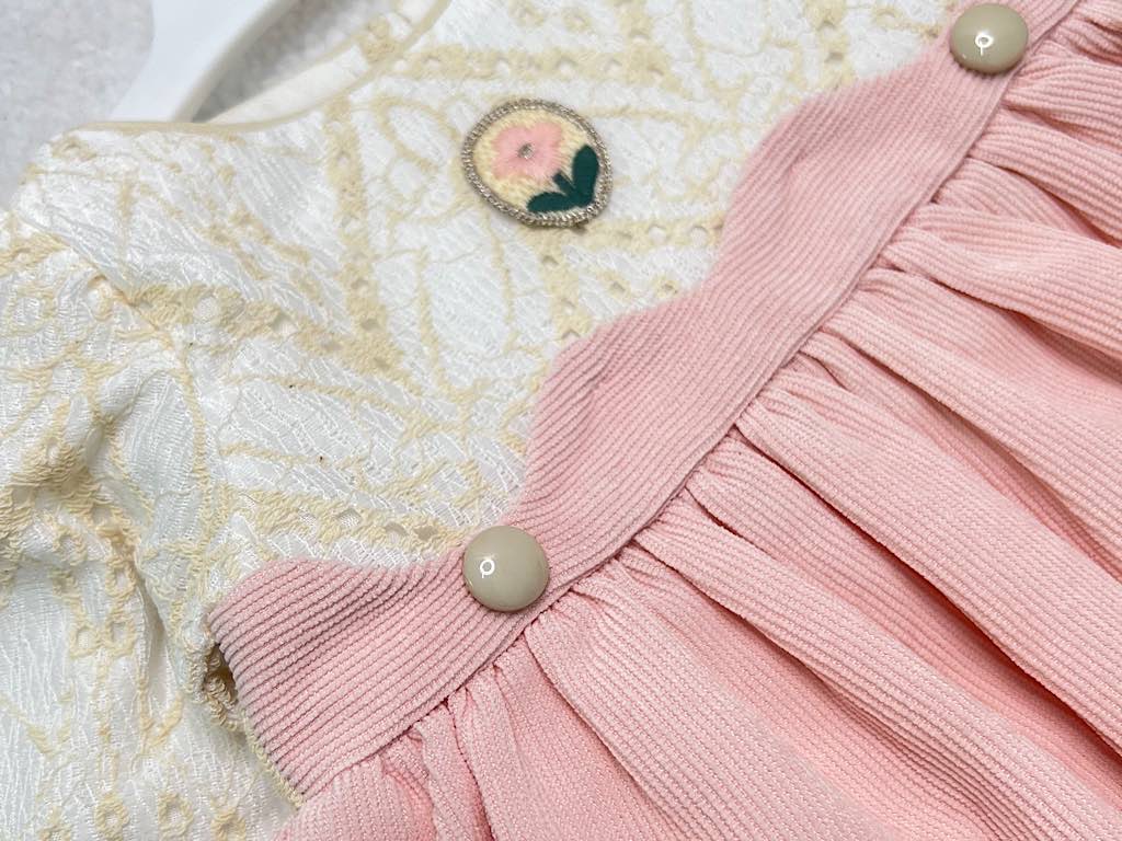 پیراهن دخترانه مخمل صورتی  بالا تنه دانتل گلدوزری شده  نیو برن new born