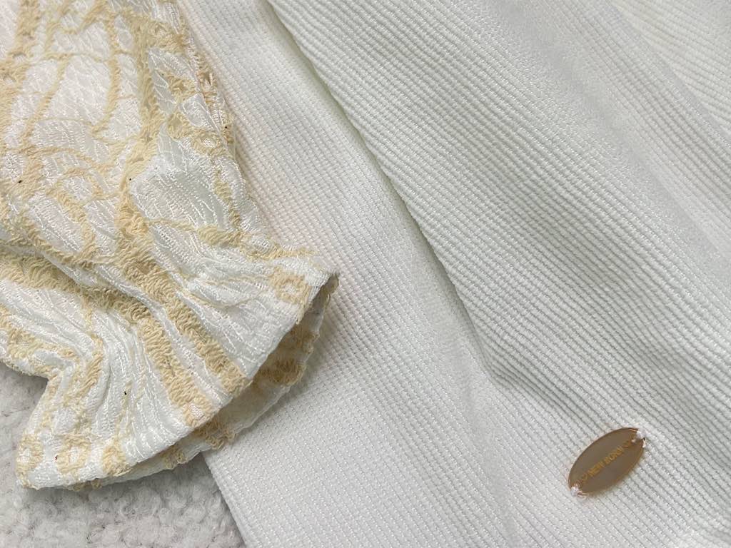 پیراهن دخترانه مخمل شیری بالا تنه دانتل گلدوزری شده نیو برن new born