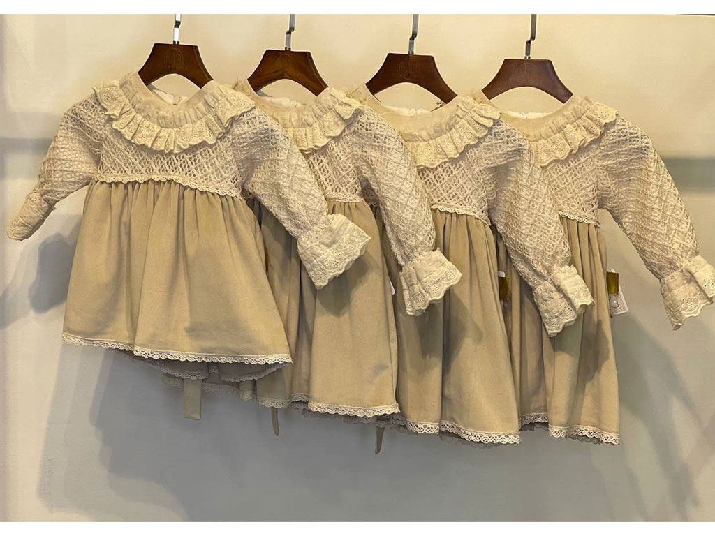 سارافون نوزادی رنگ کرم دخترانه مخمل بالا گیپور