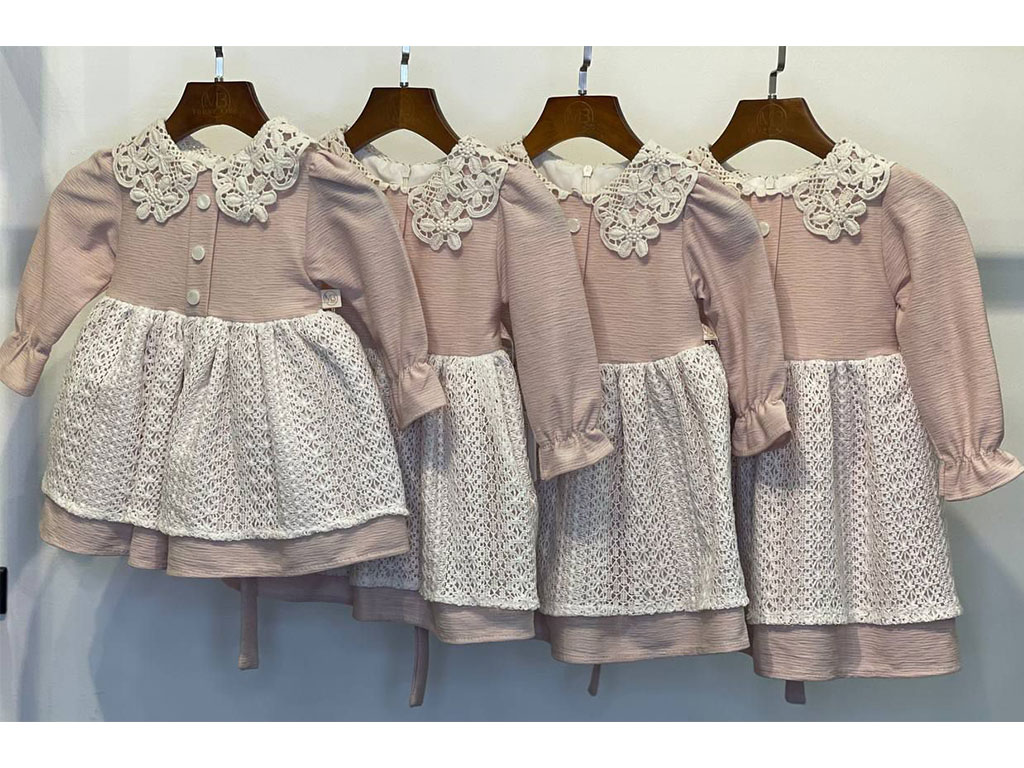 سارافون نوزادی رنگ صورتی دخترانه یقه دانتل سه دکمه