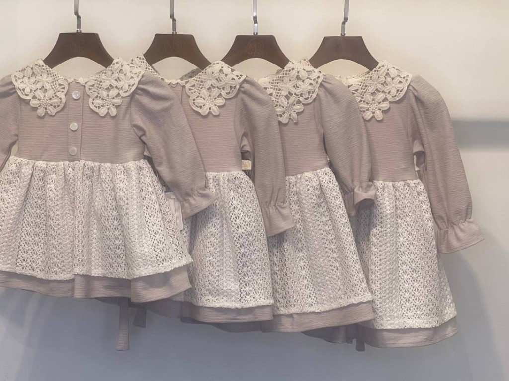 سارافون نوزادی رنگ طوسی دخترانه یقه دانتل سه دکمه