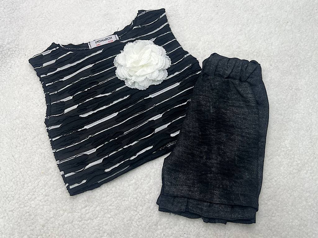 ست کراپ و شلوارک مشکی رنگ طرح راه دار سینه گل