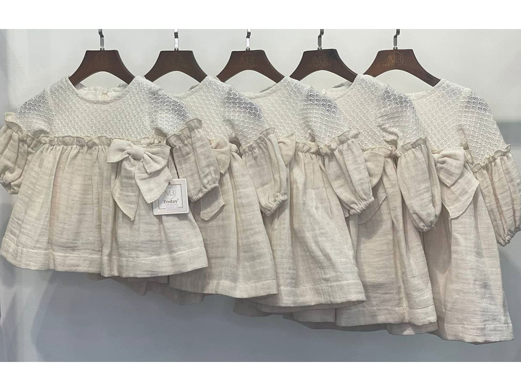 سارافون نوزادی رنگ کرم دخترانه کنفی بالا گیپور طرح پاپیون