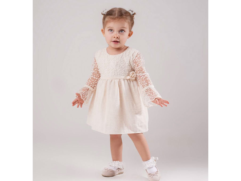 سارافون نوزادی رنگ کرم دخترانه کنفی بالا تور و گیپور طرح گل