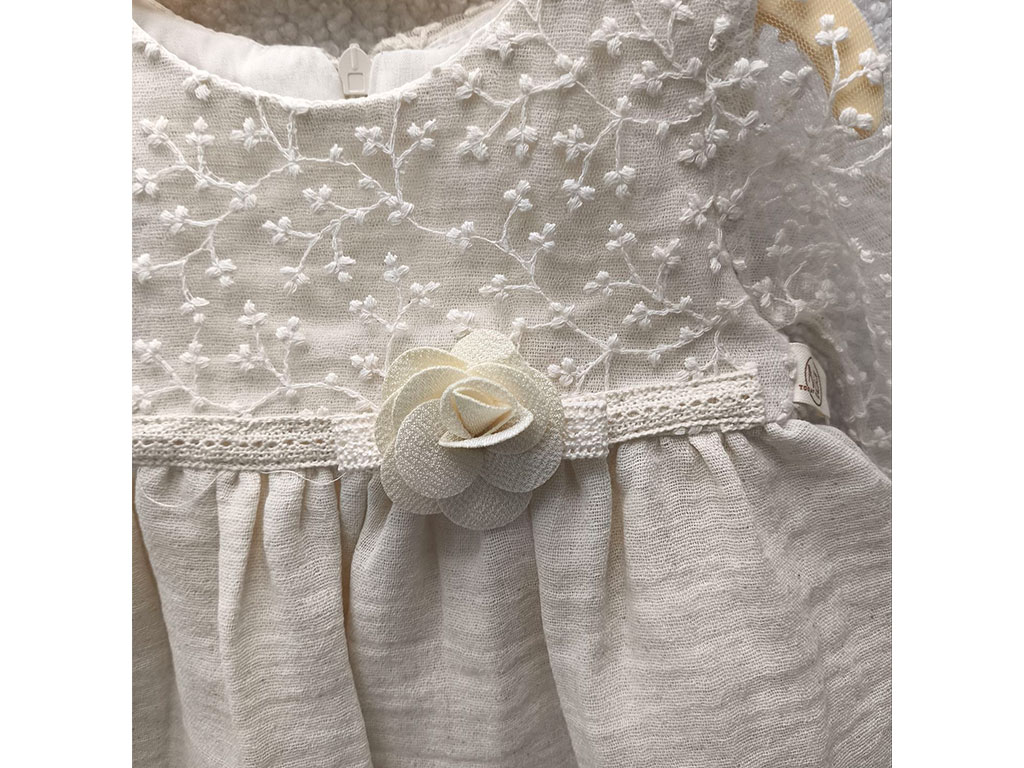 سارافون نوزادی رنگ کرم دخترانه کنفی بالا تور و گیپور طرح گل