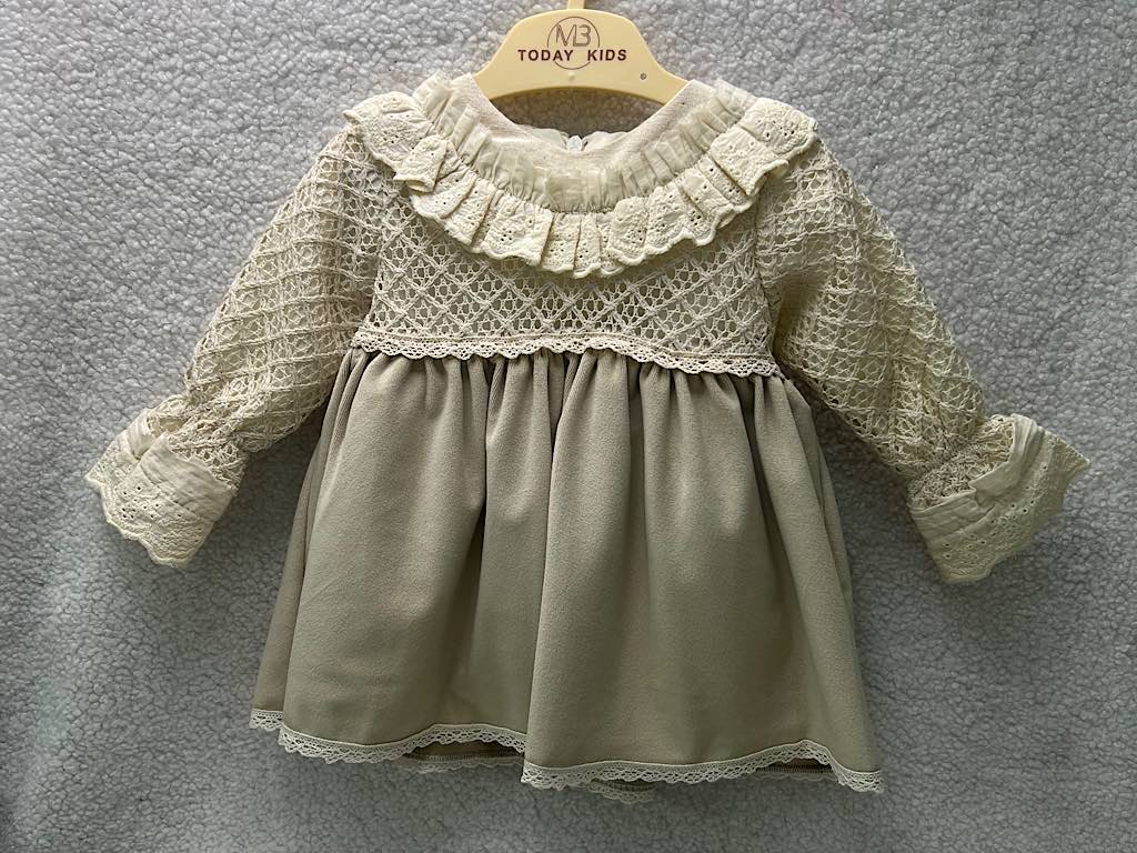 سارافون نوزادی رنگ کرم دخترانه مخمل بالا گیپور