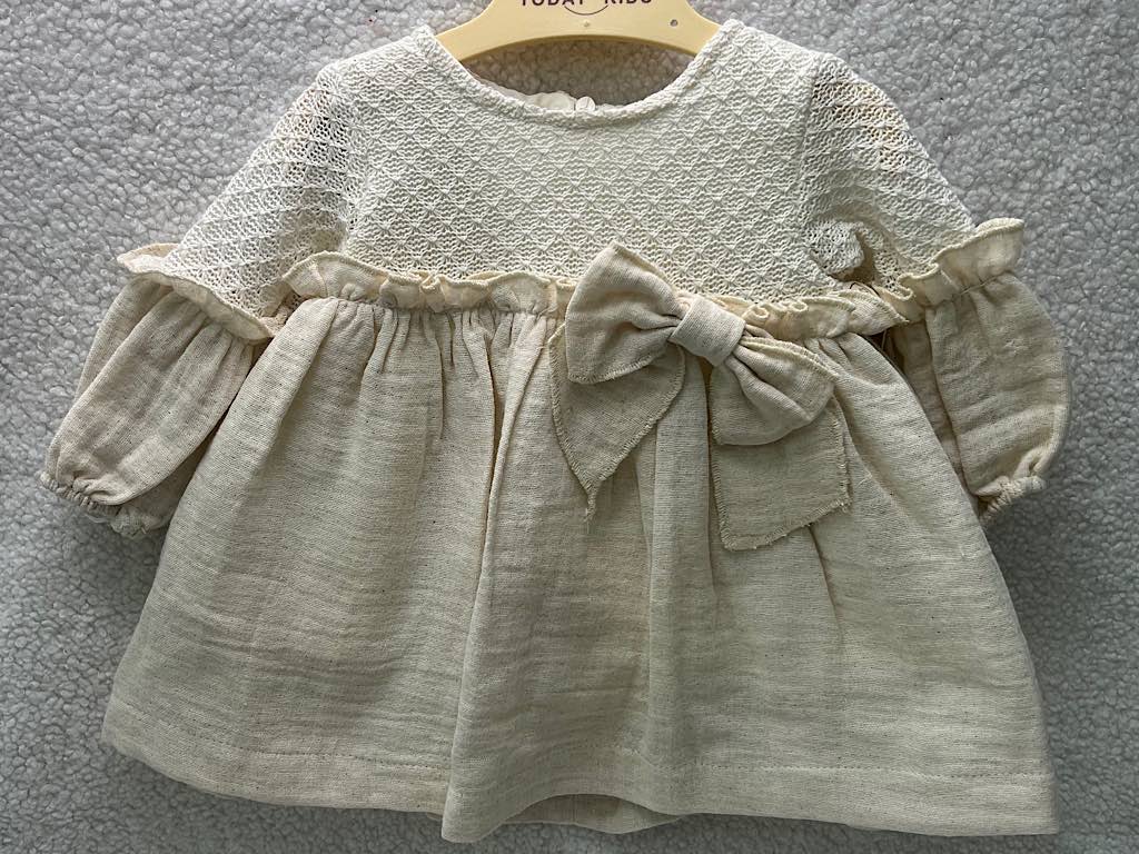 سارافون نوزادی رنگ کرم دخترانه کنفی بالا گیپور طرح پاپیون