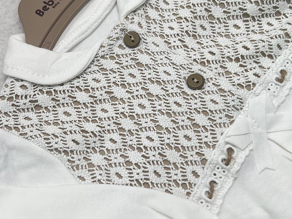 سرهمی جورابدار  جلو سینه قلاب دوزی شده  نوزادی دخترانه شیری با آستر کرم رنگ بب لینا BEBELINNA