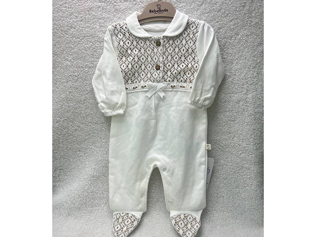 سرهمی جورابدار  جلو سینه قلاب دوزی شده  نوزادی دخترانه شیری با آستر کرم رنگ بب لینا BEBELINNA