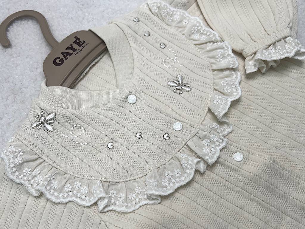 سرهمی نوزادی دخترانه کرم  رنگ g.a.y. e