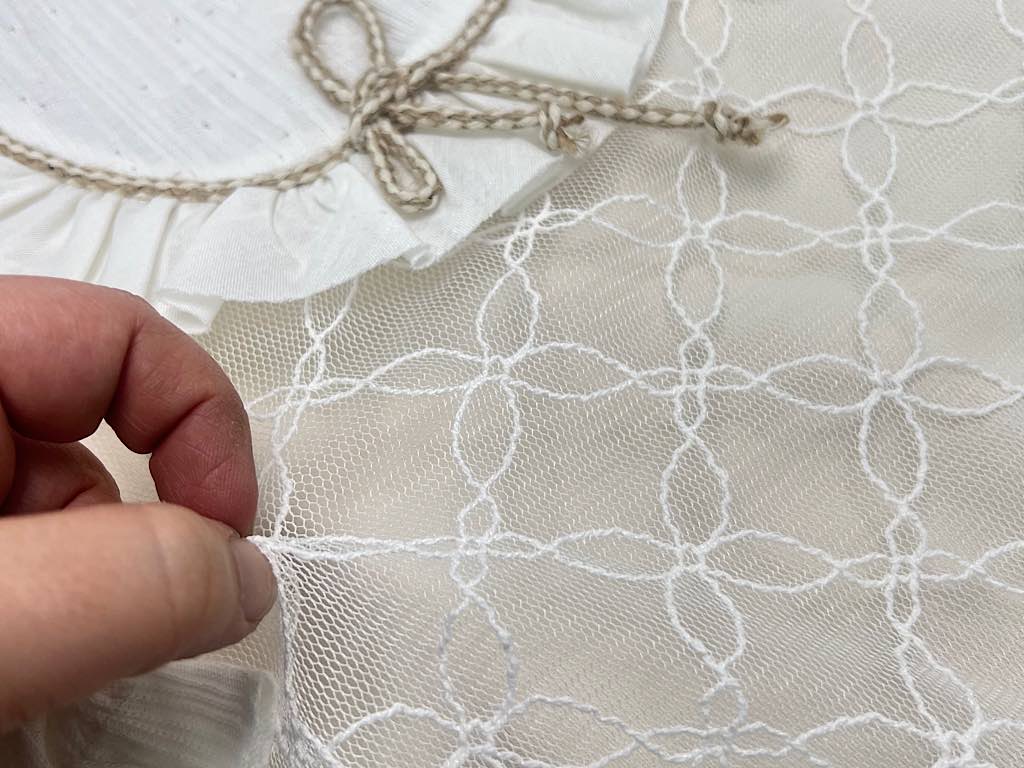 سرهمی مجلسی تور دار  نوزادی دخترانه کرم رنگ بب لینا BEBELINNA