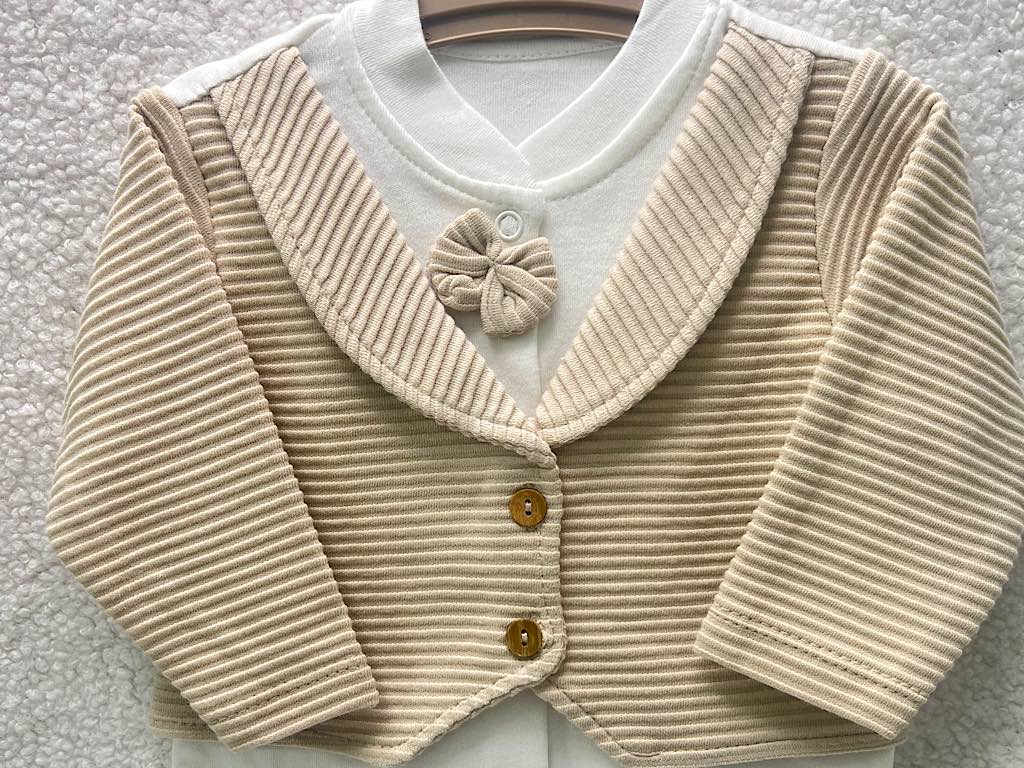 سرهمی جوراب و جلیقه دار نوزادی پسرانه شیری و کرم بب لینا BEBELINNA