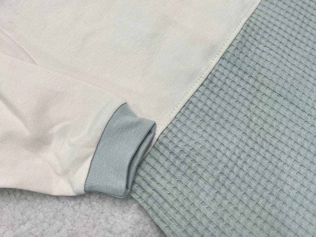 سرهمی جوراب دار نوزادی پسرانه بیسکویتی سبزآبی طرح تراکتور گایه G.A.Y.E