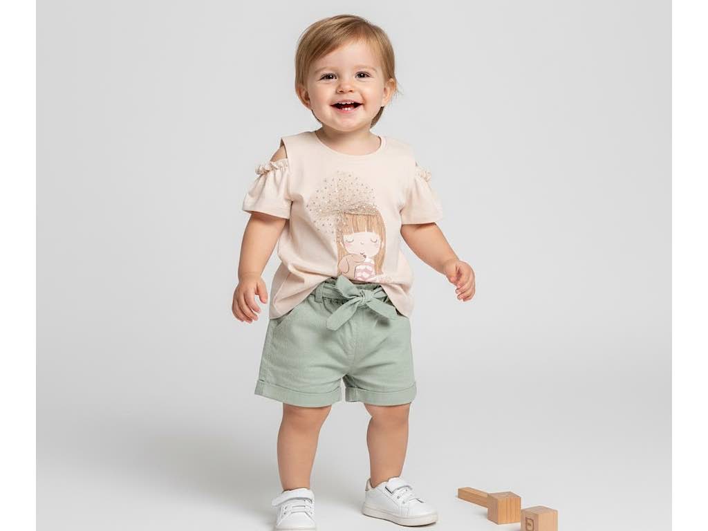 تیشرت و شلوارک کتان دخترانه کرم و سبز رنگ طرح دختر با پاپیون توری مدل  saye پاپو papo