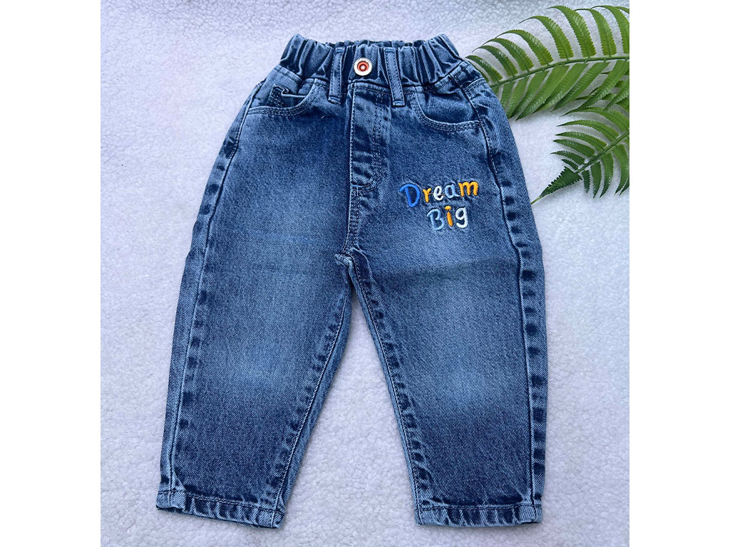 شلوار جین کمرکش مام فیت رنگ آبی طرح گلدوزی رنگی