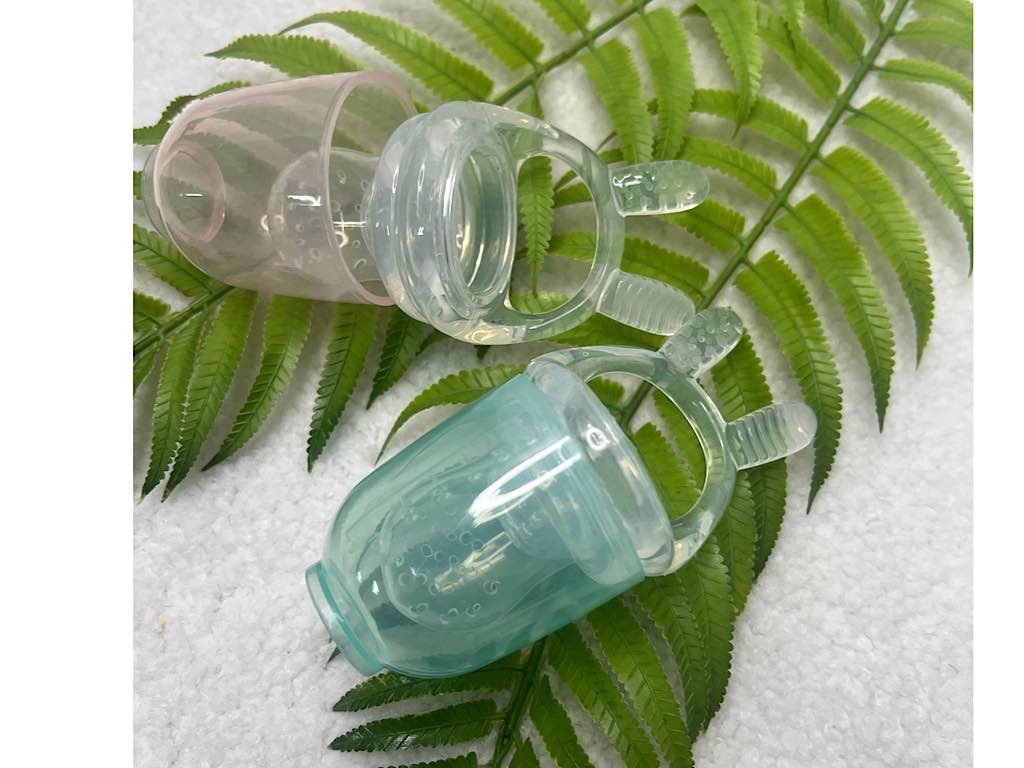 میوه خوری پستانکی و دندانگیر نوزادی درپوش دار 60 میلی لیتر طرح هی اور شی he or she