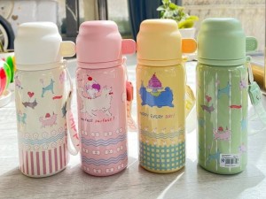 فلاسک استیل درب لیوان دار حجم 550 میلی لیتر دارای بند دستی DIYI