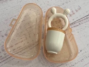 توری میوه خوری سیلیکونی گوشدار دارای درپوش و قاب طرح هی اور شی