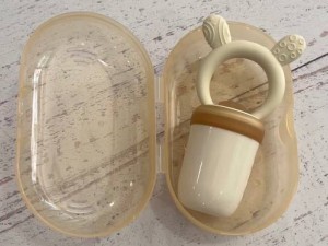 توری میوه خوری سیلیکونی گوشدار دارای درپوش و قاب طرح هی اور شی