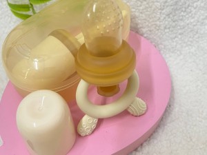 توری میوه خوری سیلیکونی گوشدار دارای درپوش و قاب طرح هی اور شی