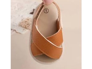 پاپوش نوزادی مدل صندل چسبی رنگ شتری