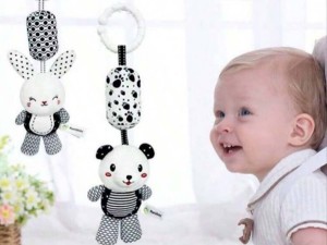 آویز کریر جغجغه ای و بوقی  نوزادی سیاه سفید طرح حیوانات  mami & beby