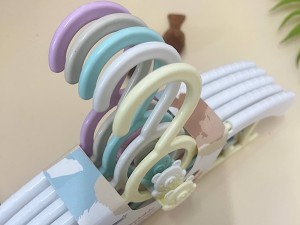 چوب لباسی 5 عددی قابل سایز لباس نوزاد و کودک dodie