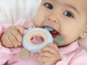 دندانگیر با حلقه چوبی و روکش سیلیکونی نوزادی طرح فرمان کشتی