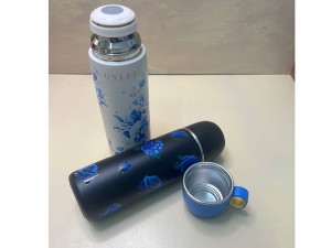 فلاسک استیل گلدار 420 میلی لیتر دکمه ای لیوان دار  AMSZA