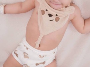 شورت عینکی شیری رنگ نوزادی طرح cubbie نی نی سان  NINI SUN