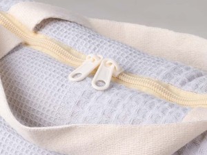 سرویس خواب دم دستی مسافرتی نوزادی مجموعه 3 عددی تشک، لحاف و بالشت با بسته بندی کیفی طرح کهکشان آبرنگی طوسی الا ELA