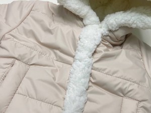 کاپشن کلاهدار تو کرکی نوزادی رنگ کرم  نسکافه ای روشن طرح AVID پاپو papo