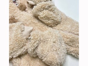 کاپشن سرهمی کلاهدار تدی نوزادی نسکافه ای روشن با دستکش و پاپوش  طرح  sirvan از برند پاپو papo