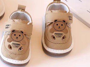 کفش سوتی  نوزادی رنگ نسکافه ای طرح خرس برجسته fashion