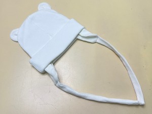 کلاه کبریتی گوش دار و بند دار گرد نوزادی  دارای رنگبندی