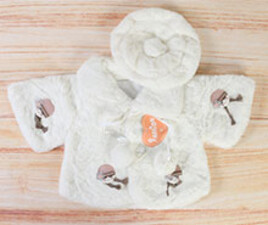 کاپشن طرح شنل و کلاه fashion