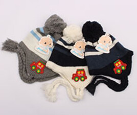 کلاه بافت منگوله دار ( 3-1سال)