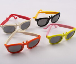 عینک آفتابی (8-4 سال)