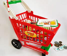 سبد خرید چرخ دار با وسایل