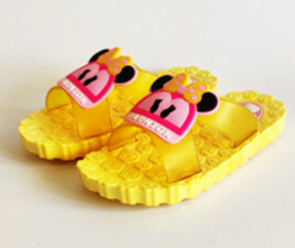 دمپایی بچه گانه عروسکی ( زرد رنگ)