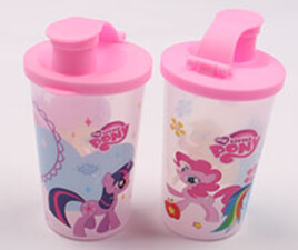 لیوان دردار اسب پونی