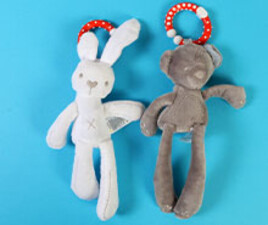 آویز کریر جغجغه ای mamas &amp; papas