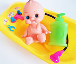 وان حمام با وسایل و عروسک