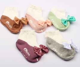 جوراب استپ دار (9-6 ماه)